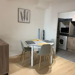 : Beau Studio, Proche Du Chateau Appartement